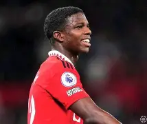 马赛豪取客场连胜，升至法甲榜首(马赛主场)